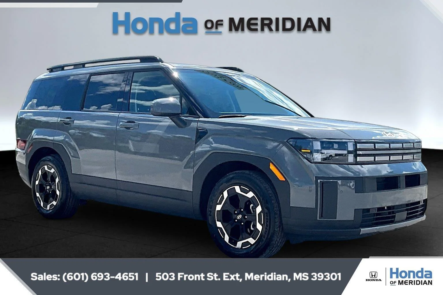 Used 2025 Hampton Gray Hyundai SEL image 1