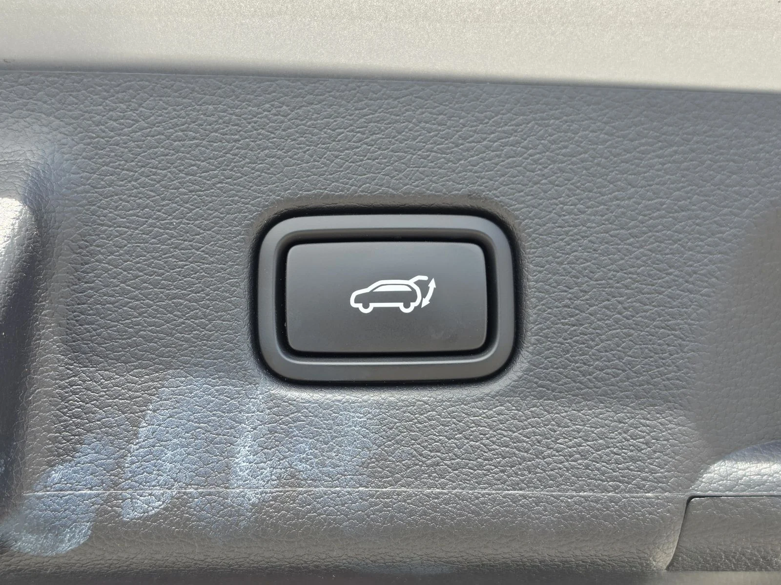 Used 2025 Silver Hyundai SEL image 14