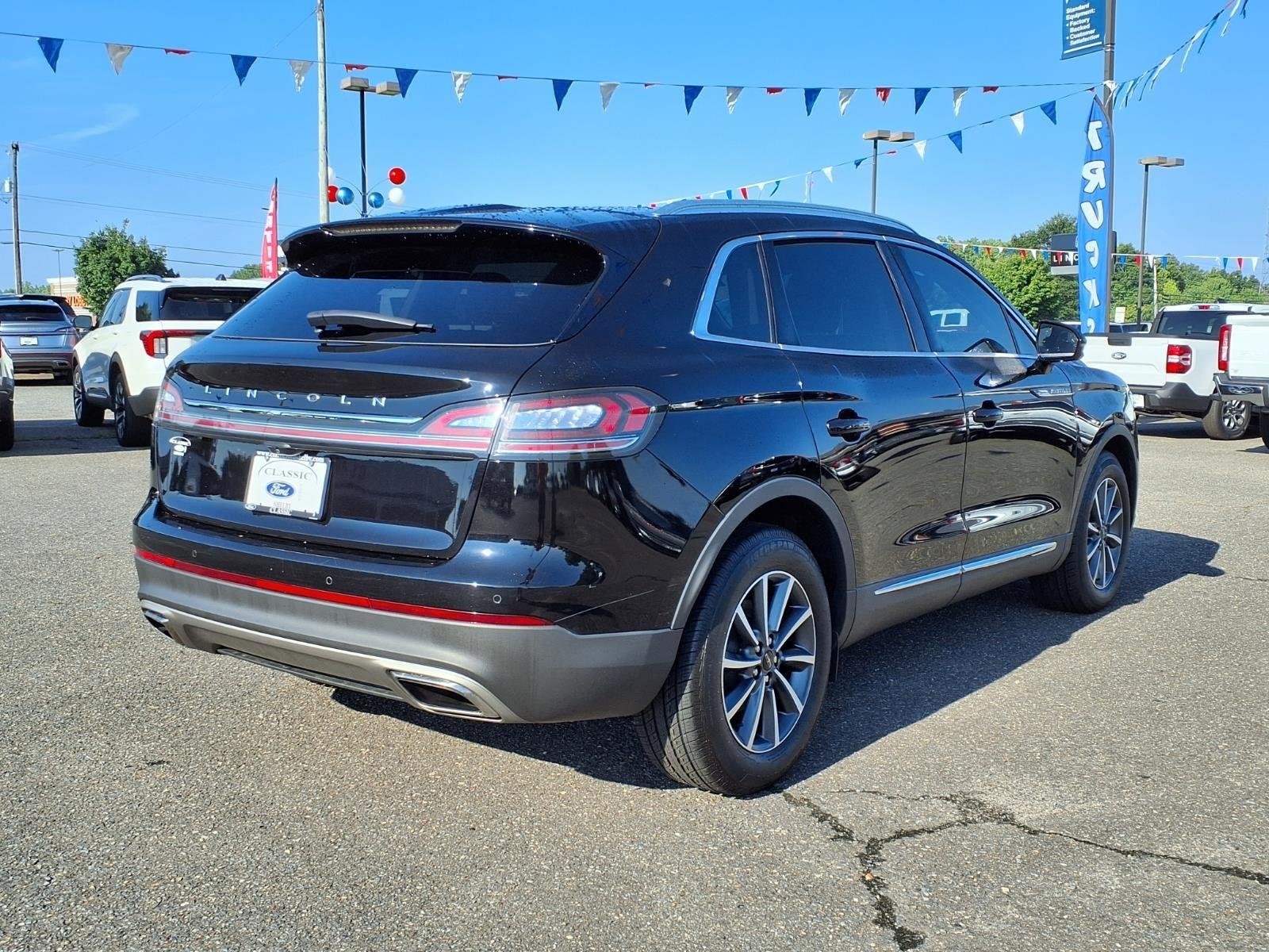 Used 2022 Infinite Black Metallic Clearcoat Lincoln Standard image 2