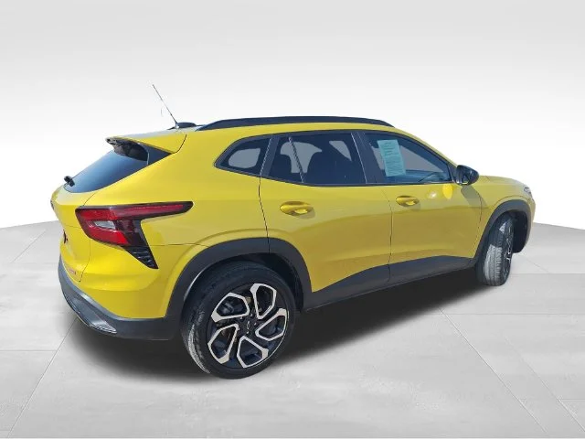 Used 2025 Yellow Chevrolet 2RS image 7