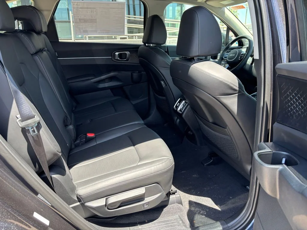 2025 Kia Sorento S - Photo 20
