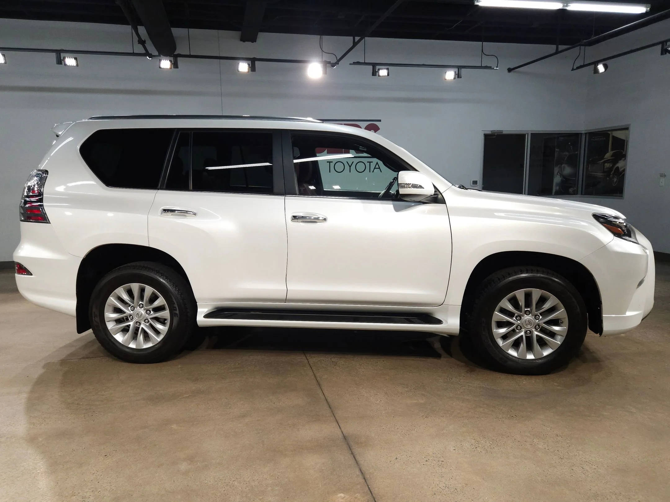 2023 Lexus GX PREMIUM - Photo 8