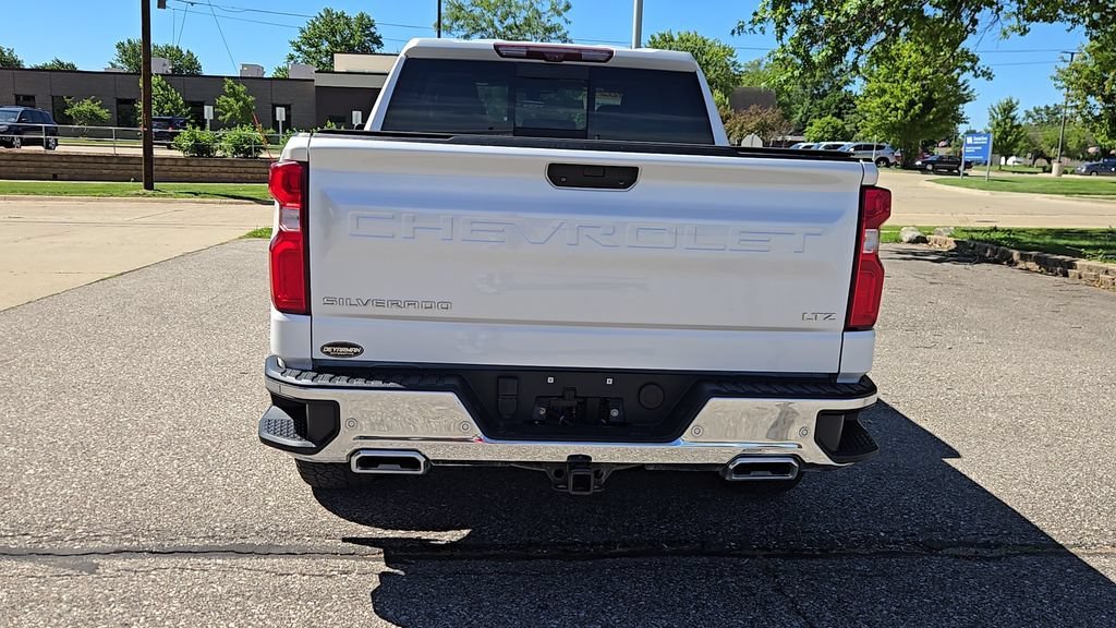 Used 2021 IRIDESCENT PEARL TRICOAT Chevrolet LTZ image 33