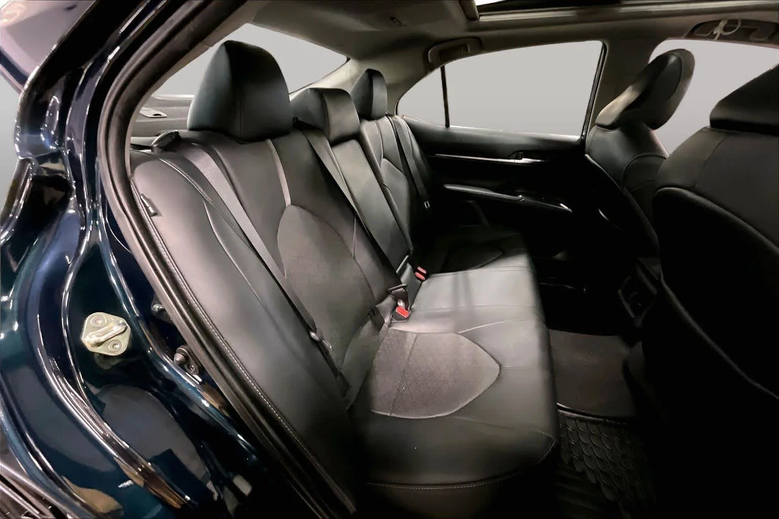 Used 2020 Galactic Aqua Mica Toyota XSE image 19