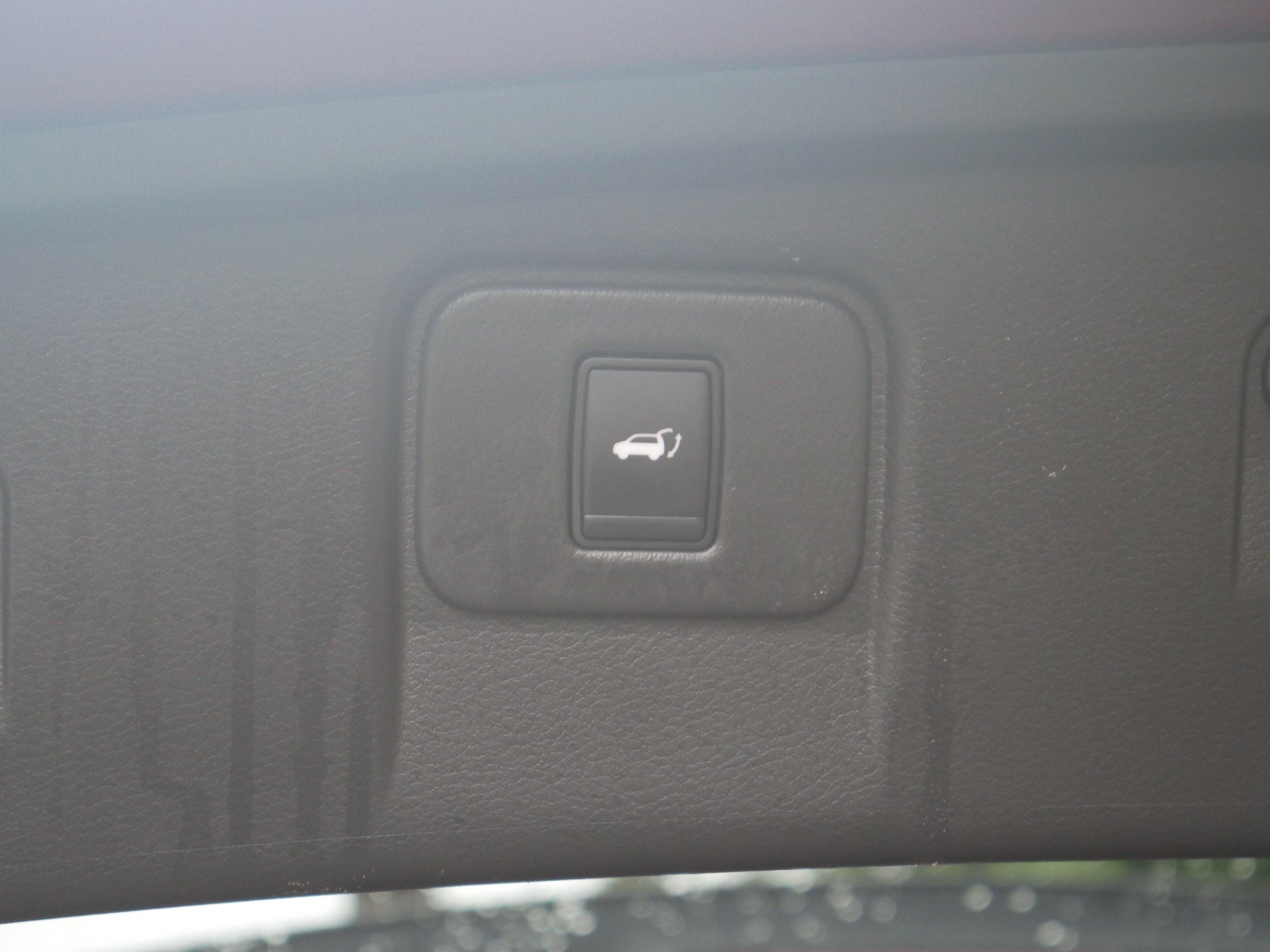 Used 2016 Cayenne Red Metallic Nissan Platinum image 23