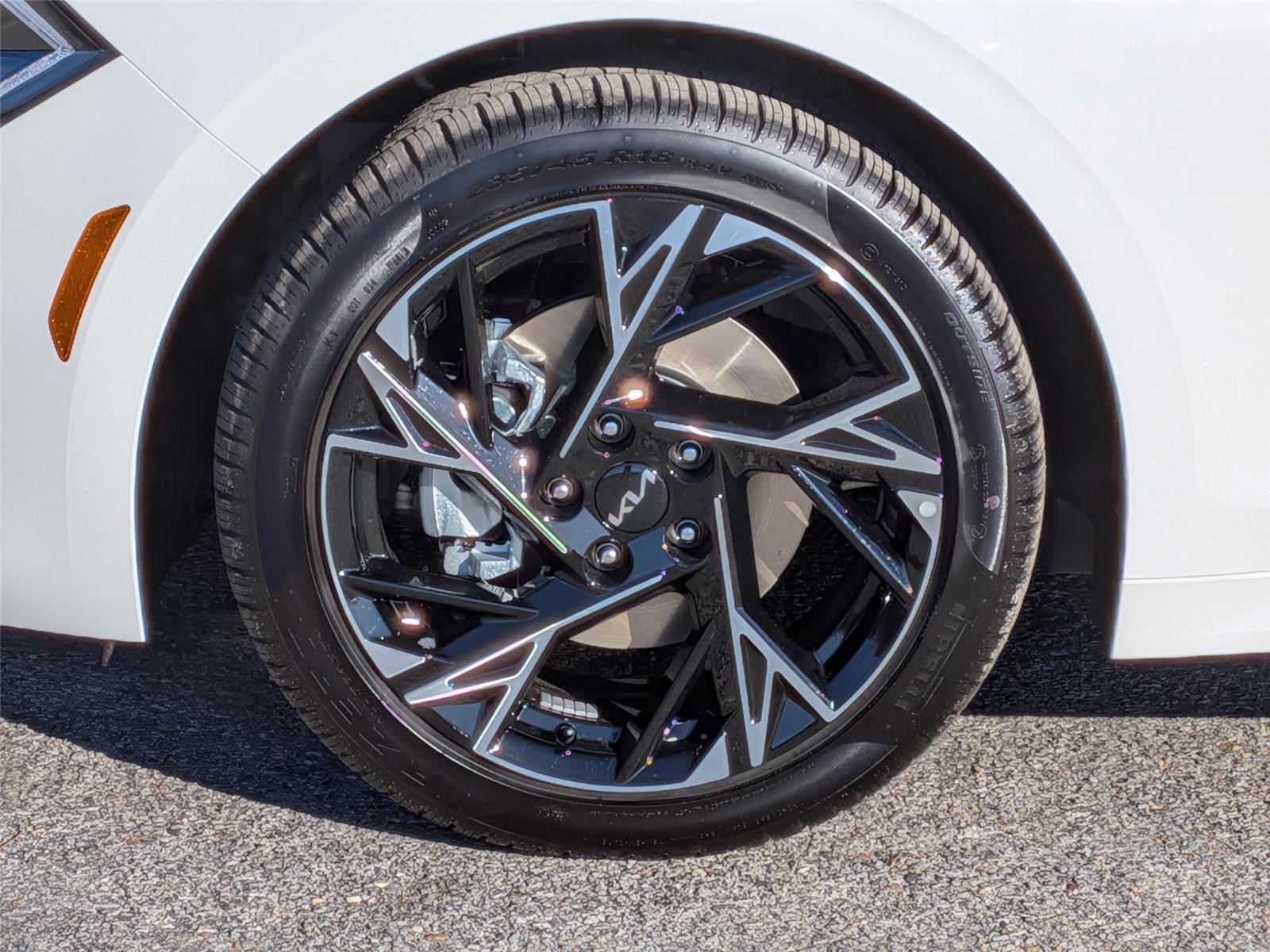 New 2026 Snow White Pearl Kia GT-Line image 3