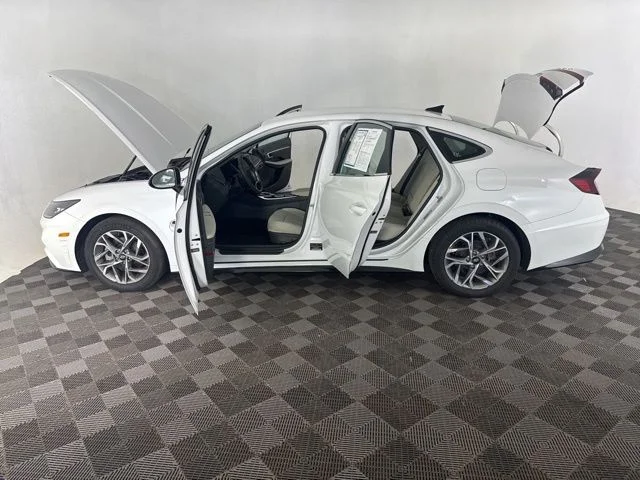 Used 2023 White Hyundai SEL image 11