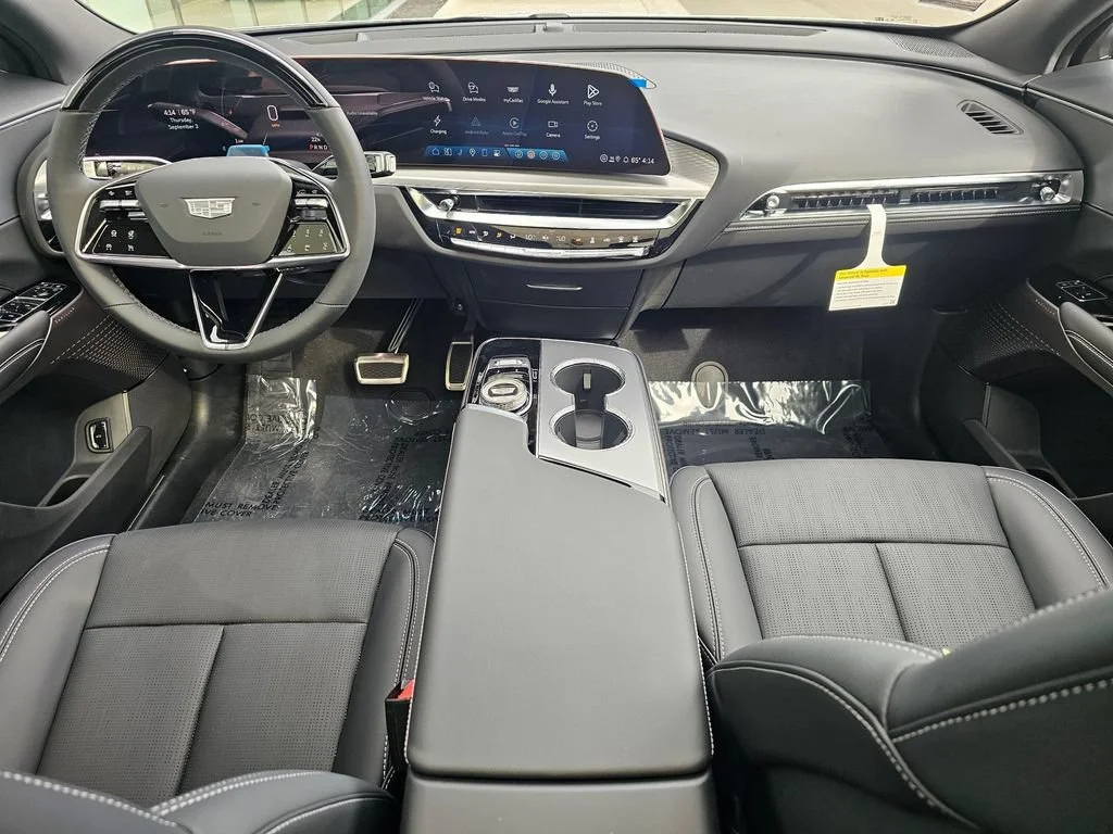 New 2027 Vibrant White Tricoat Cadillac Sport image 17