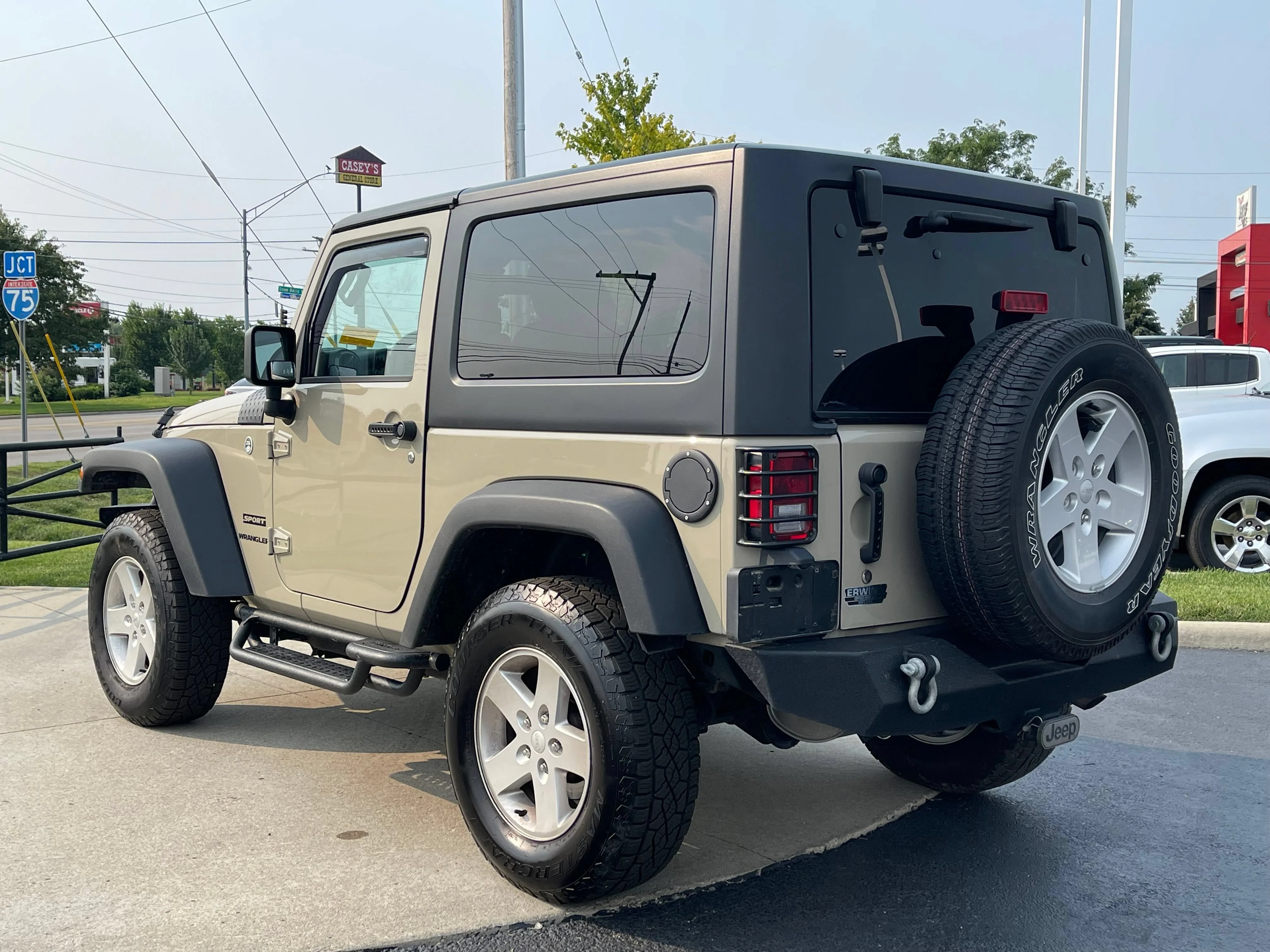 Used 2017 Gobi Jeep Sport image 5
