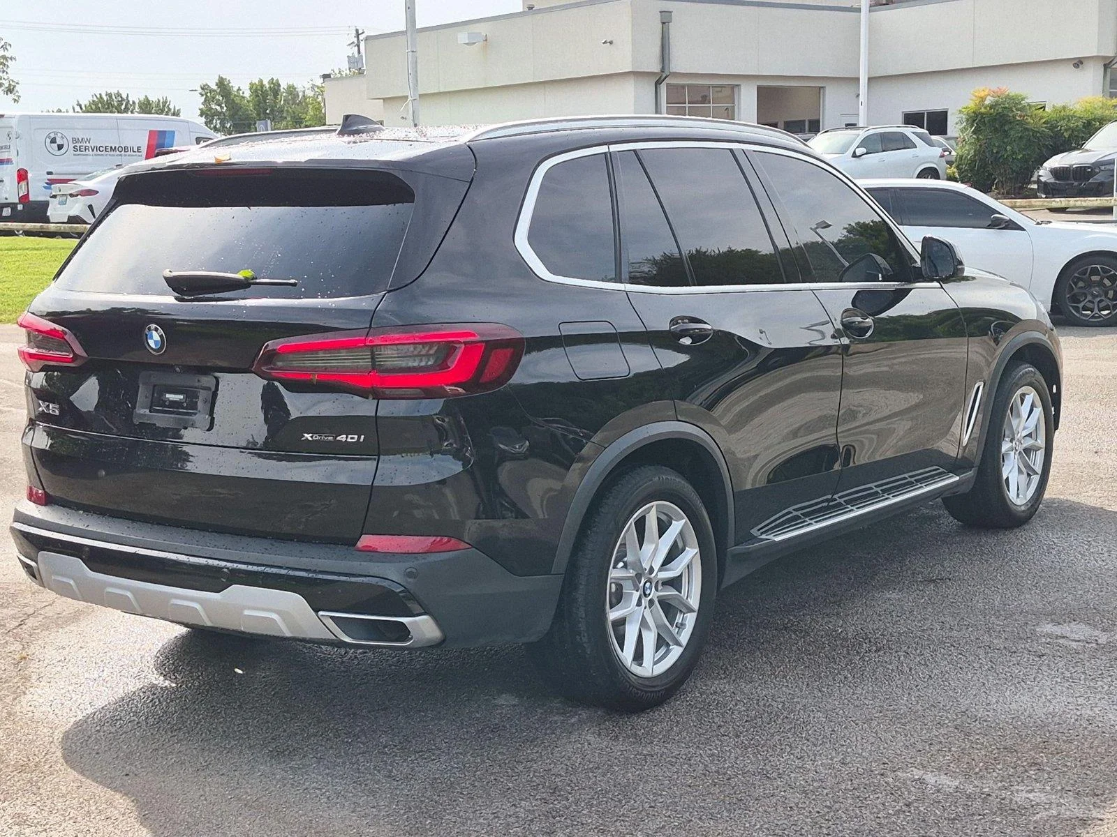 Used 2021 Black Sapphire Metallic BMW xDrive40i image 5