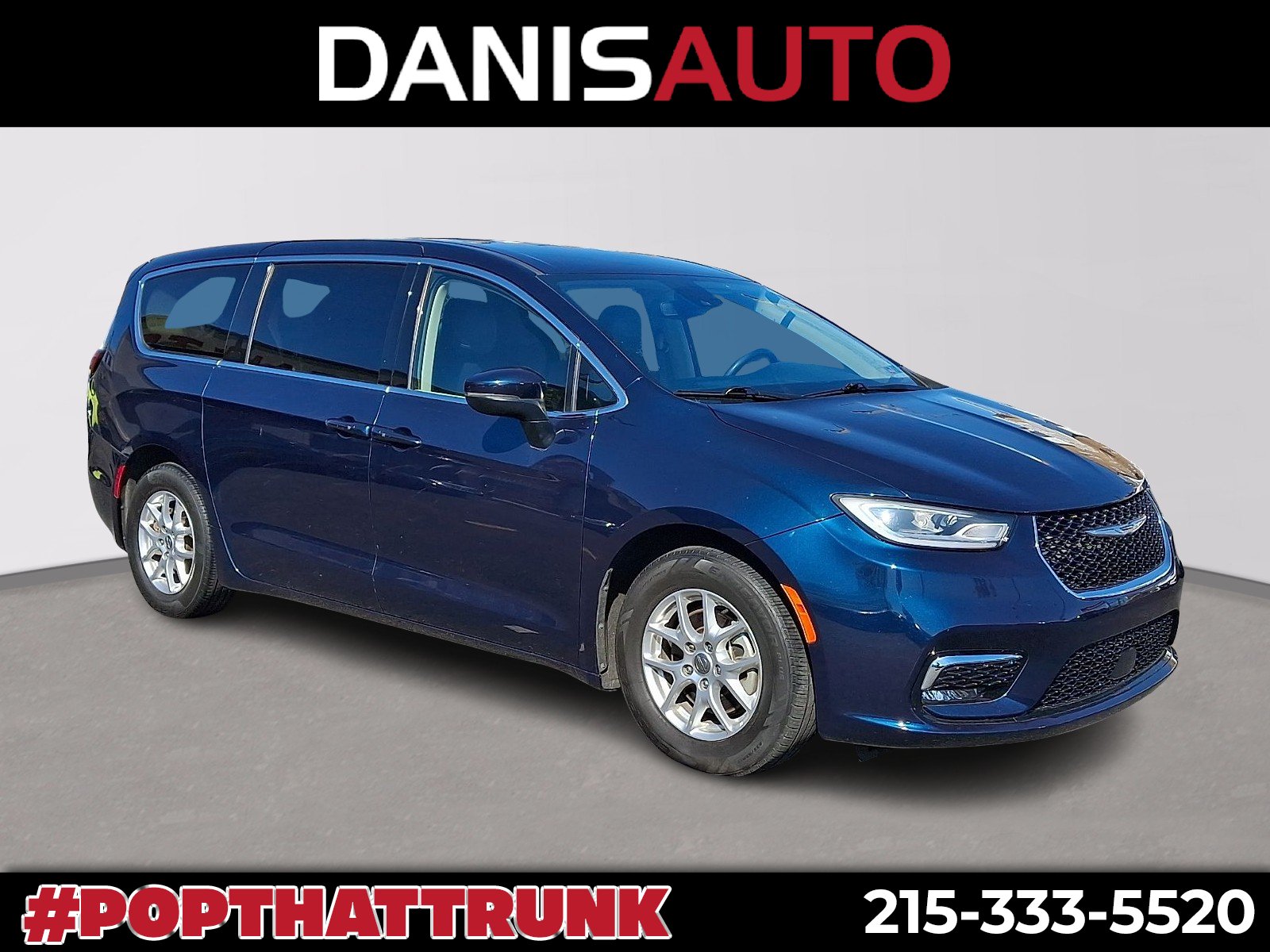 2023 Chrysler Pacifica Touring L's photo