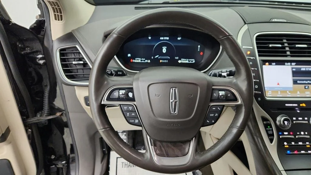 Used 2019 Infinite Black Metallic Lincoln Reserve AWD w/ Tech Package & Driver Assistance image 14