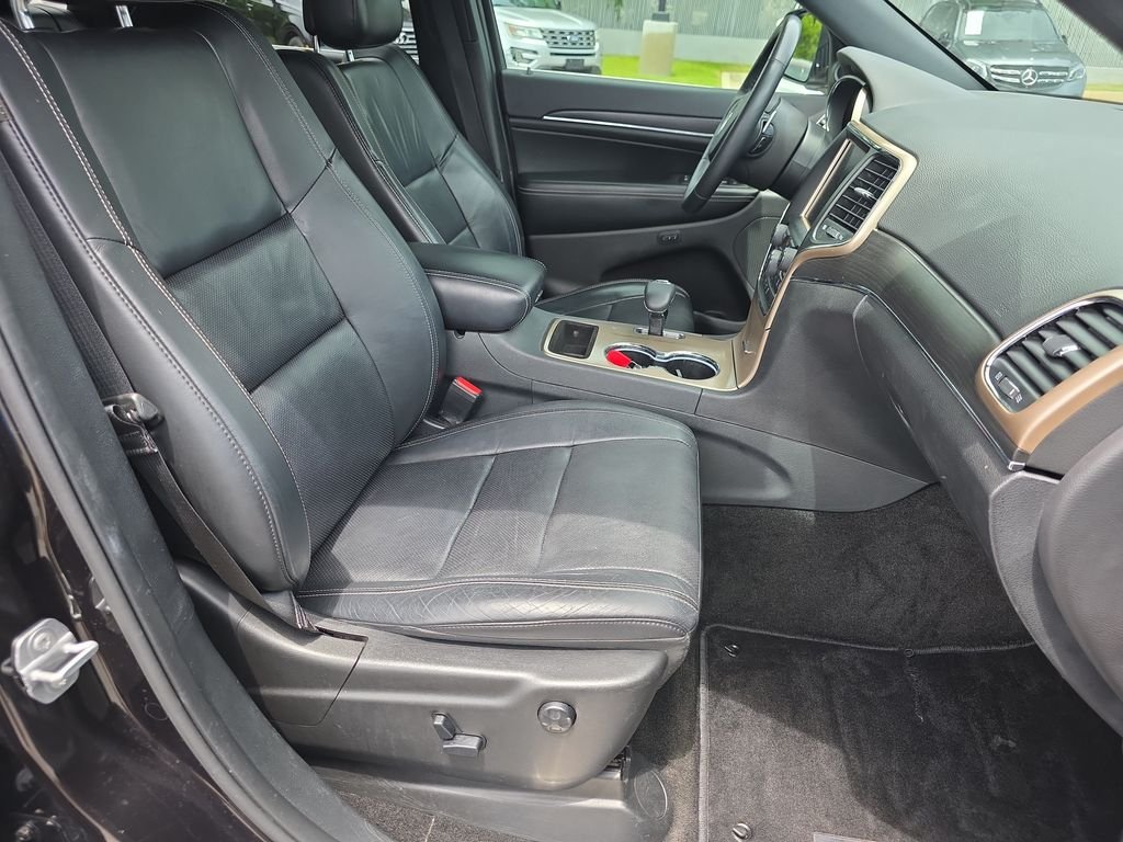 Used 2015 Black Jeep Limited image 33