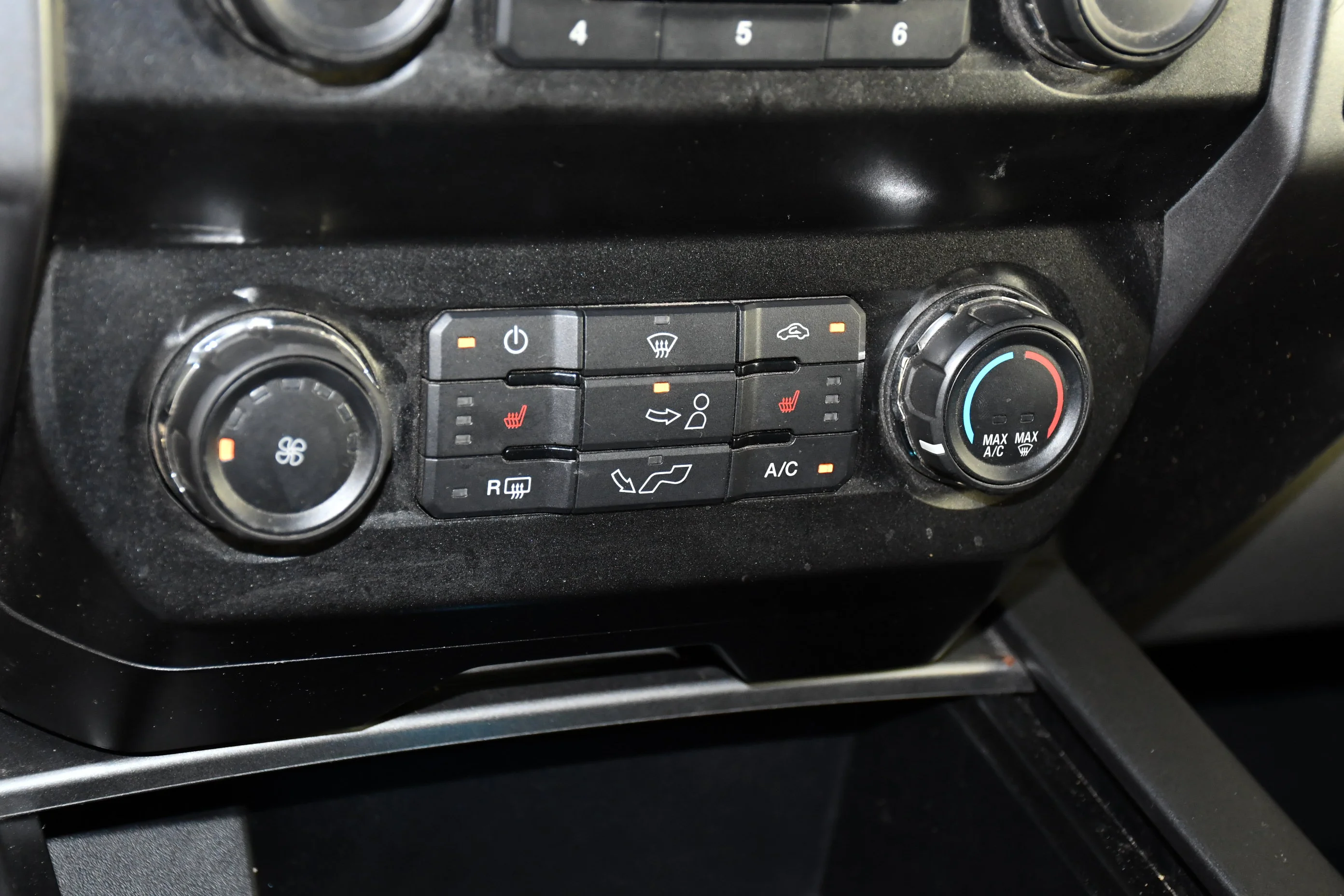 Used 2019 Black Metallic Ford XLT image 35
