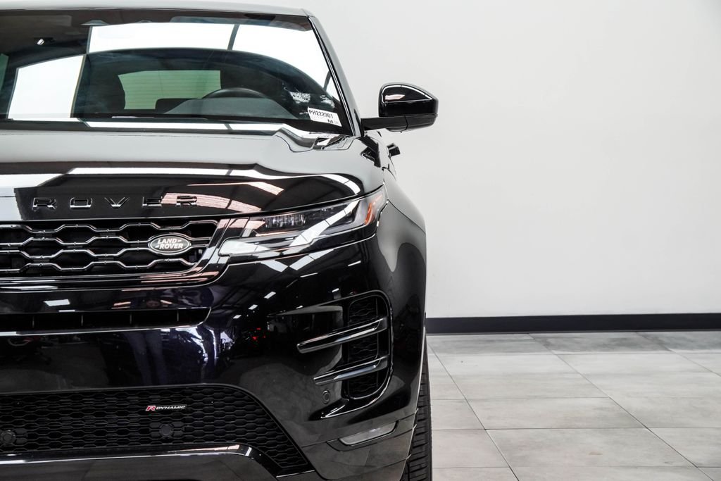 Used 2023 Black Land Rover R-Dynamic SE image 4