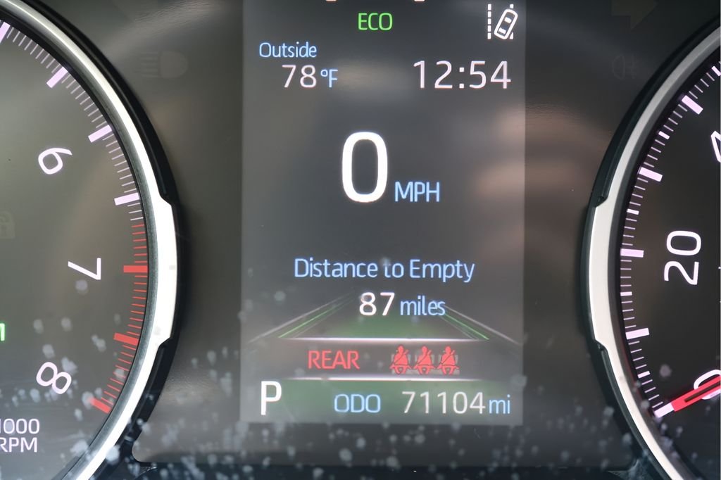 Used 2019 Silver Toyota XLE image 27