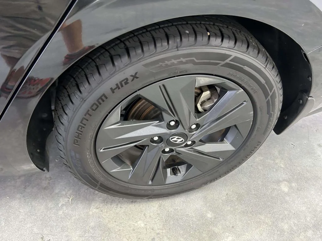 Used 2023 Black Hyundai SEL image 9