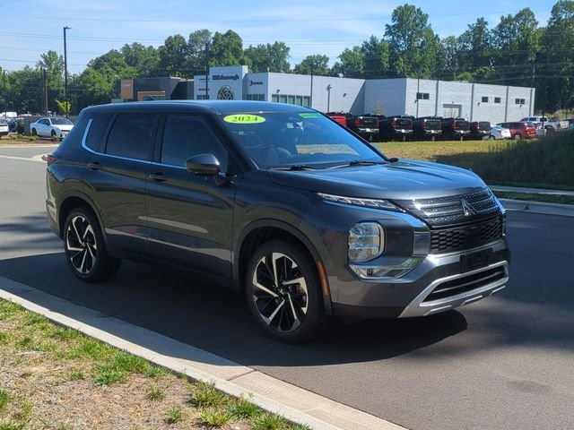 Used 2024  Mitsubishi SE Black Edition image 15