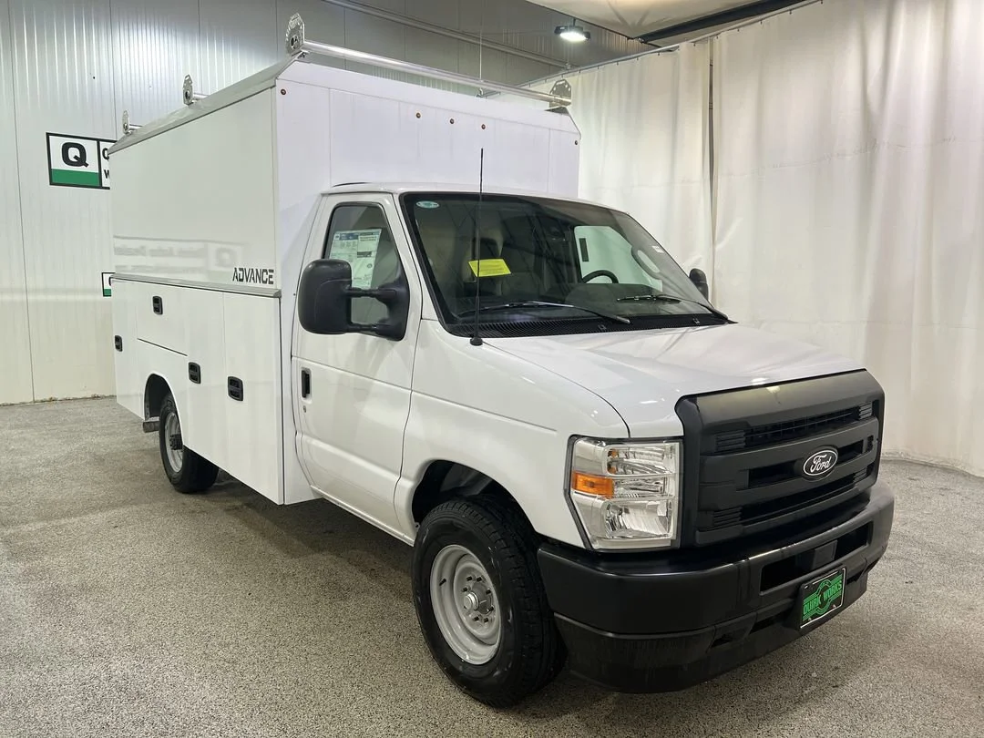 New 2026 Oxford White Ford E-350 SRW image 3