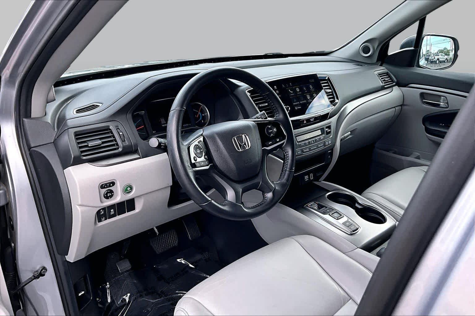 Used 2021 Lunar Silver Metallic Honda EX-L image 17
