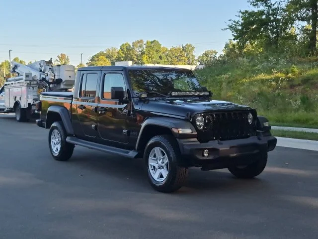 Used 2020 Black Jeep Sport image 15