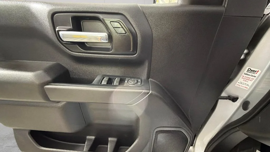 Used 2022 Silver Ice Metallic Chevrolet Custom image 26