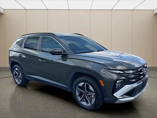 Used 2025 Green Hyundai SEL image 2