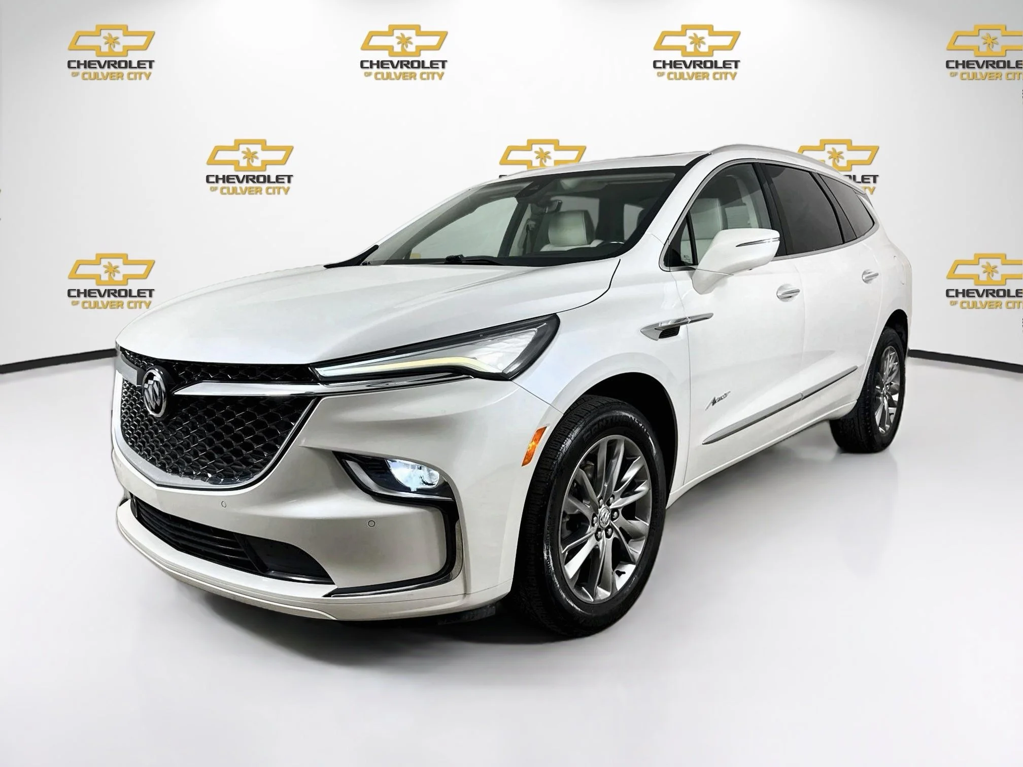 Used 2023 White Frost Tricoat Buick Avenir image 3