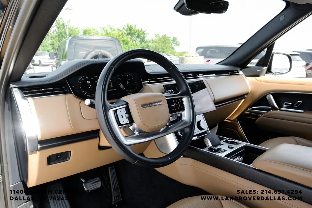 Used 2023 Black Land Rover SE image 2