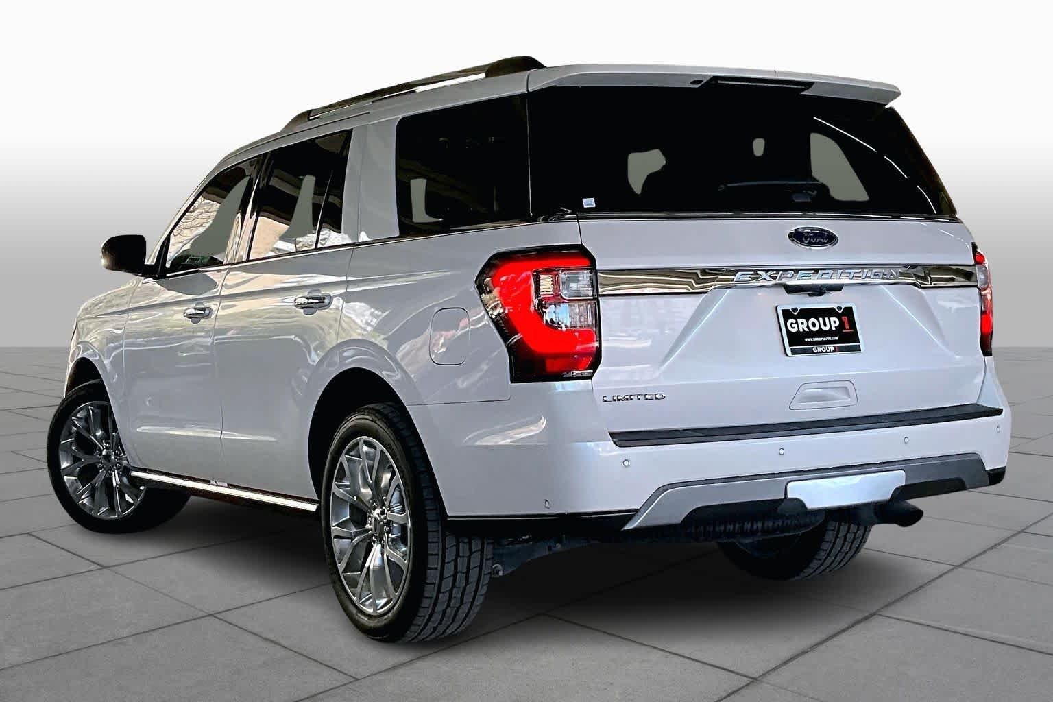 Used 2019 White Platinum Metallic Tri-Coat Ford Limited image 11