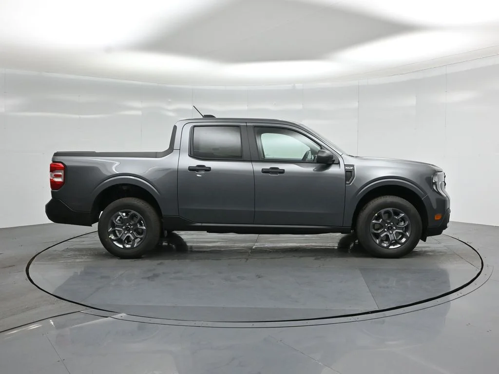 New 2026 Carbonized Gray Metallic Ford XLT image 22