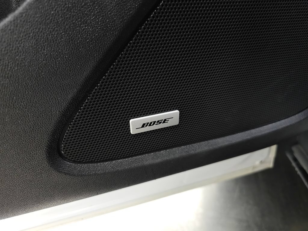 Used 2022 IRIDESCENT PEARL TRICOAT Chevrolet Premier image 15