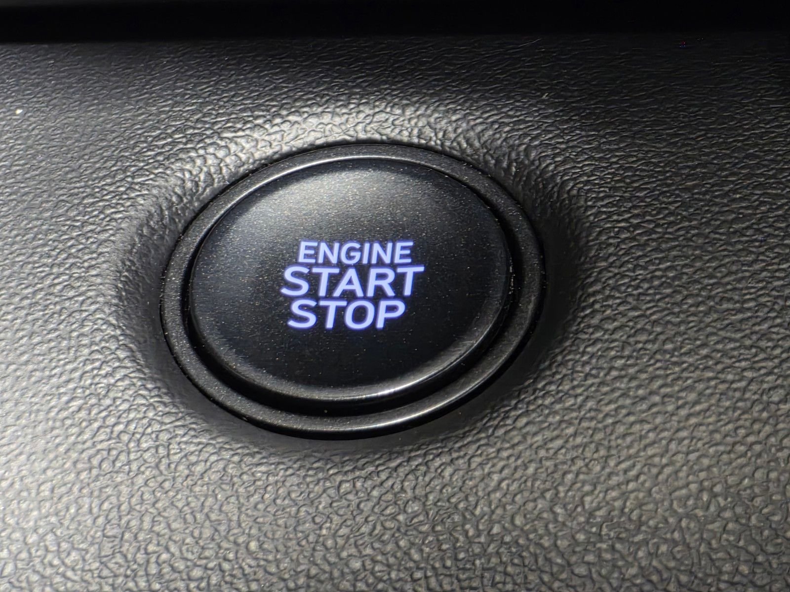 Used 2025 Abyss Black Hyundai SEL Sport image 30