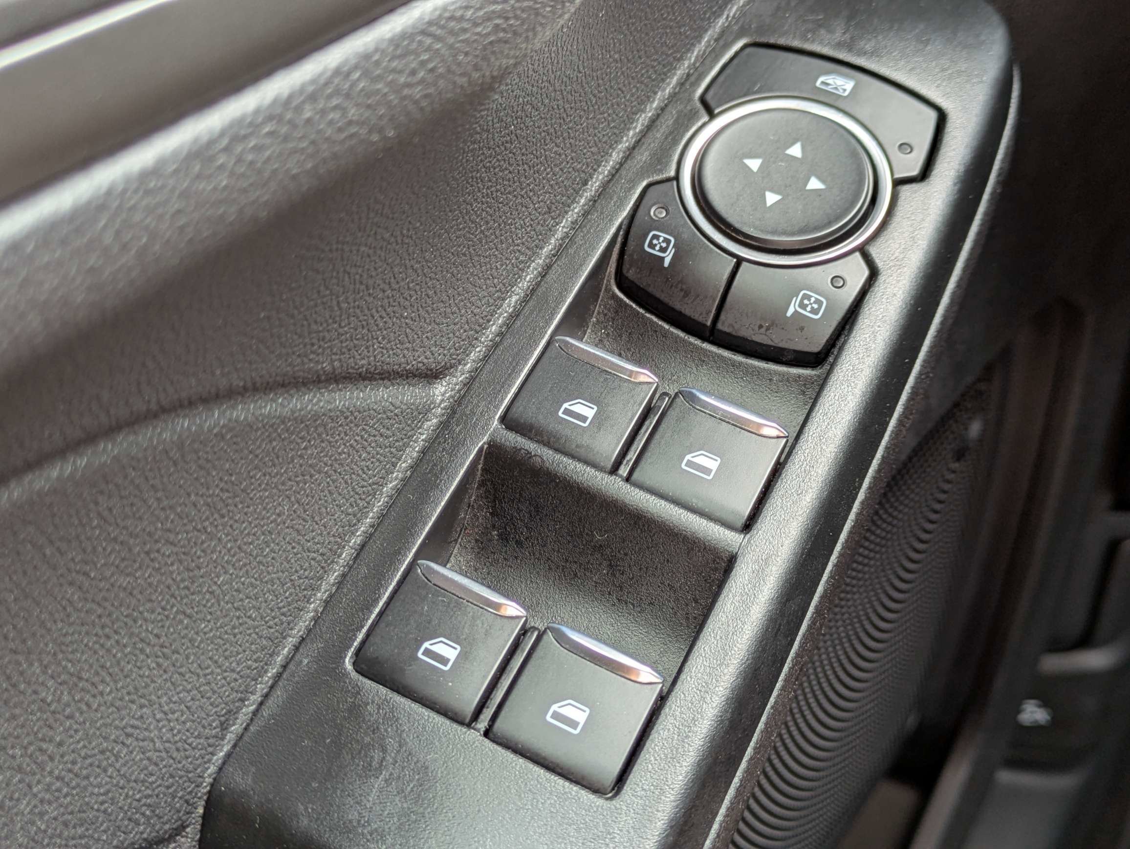 Used 2025 Oxford White Ford Active image 28