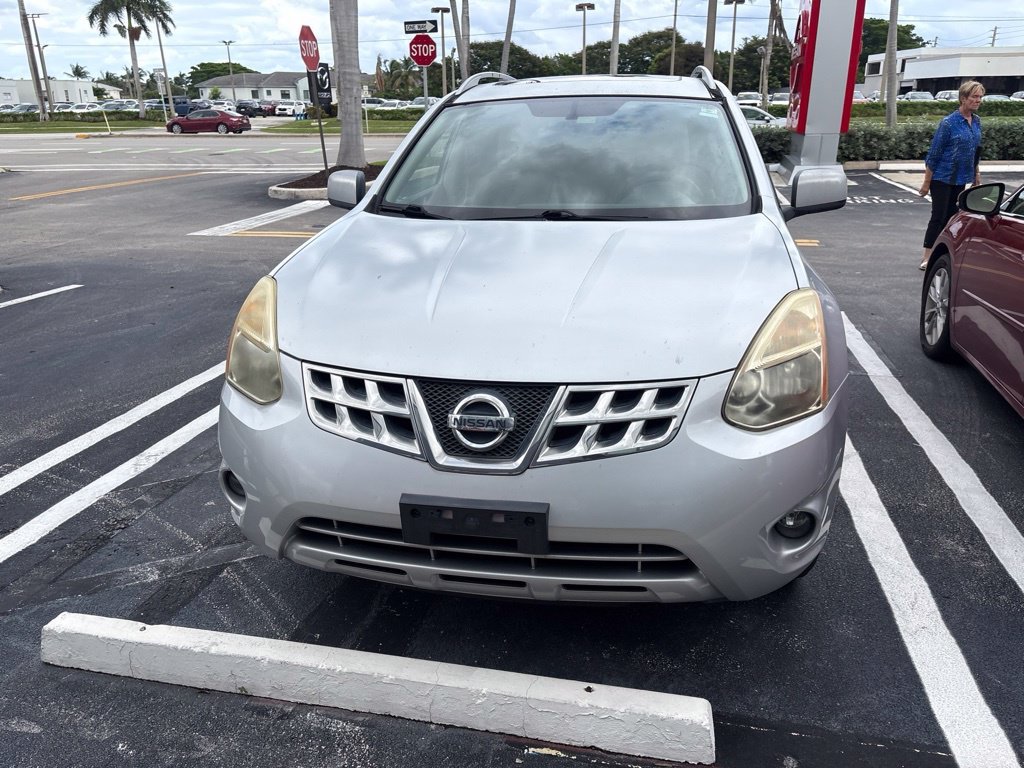 Used 2011 Silver Nissan SV image 2