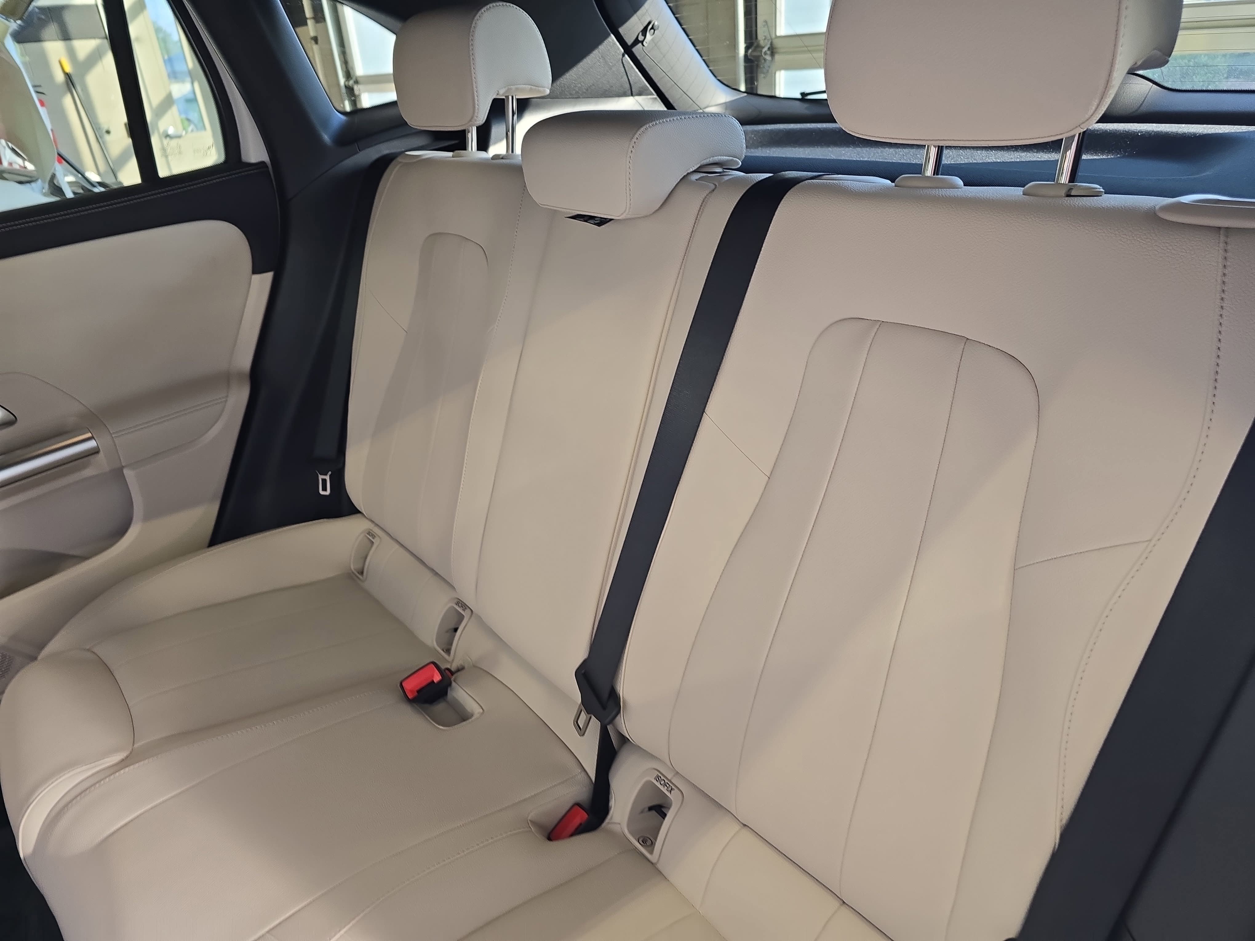 New 2026 Polar White Mercedes-Benz GLA250 image 15