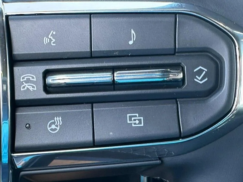 New 2026 Glacier White Tricoat GMC Elevation image 15