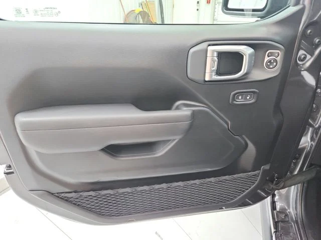 New 2026 Granite Crystal Metallic Clearcoat Jeep Rubicon image 31