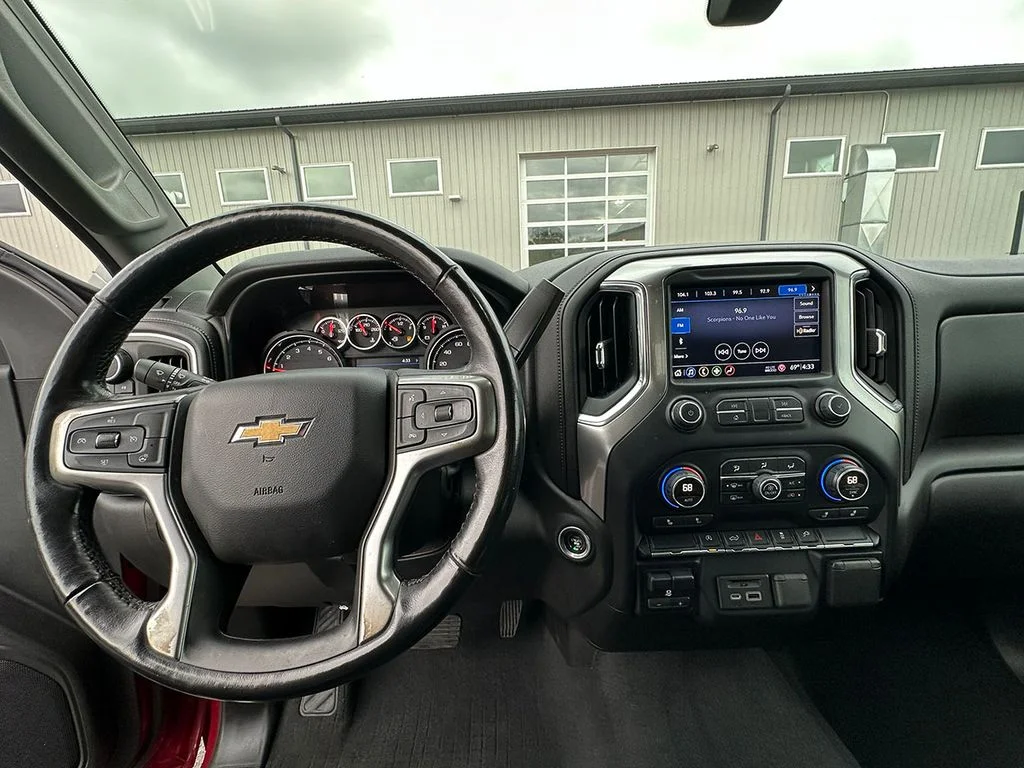 Used 2019 Red Chevrolet LT image 41
