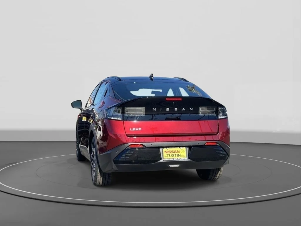 New 2026 Coulis Red Metallic/Black Nissan PLATINUM+ image 3