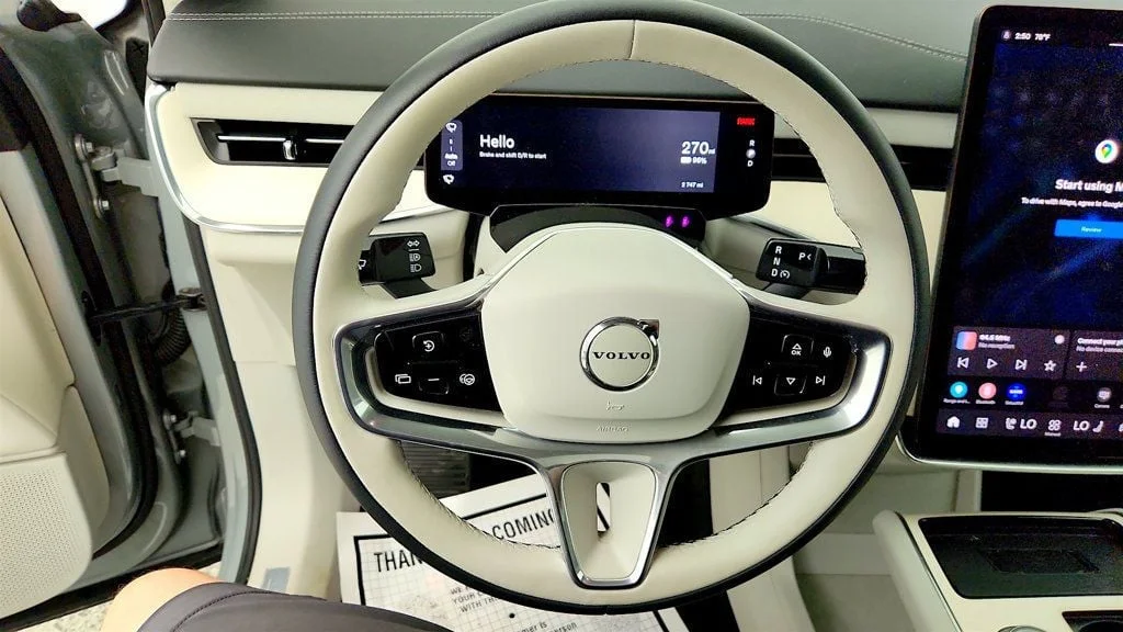 Used 2025 Vapour Grey Metallic Volvo Twin Motor Ultra 7-Seater image 15