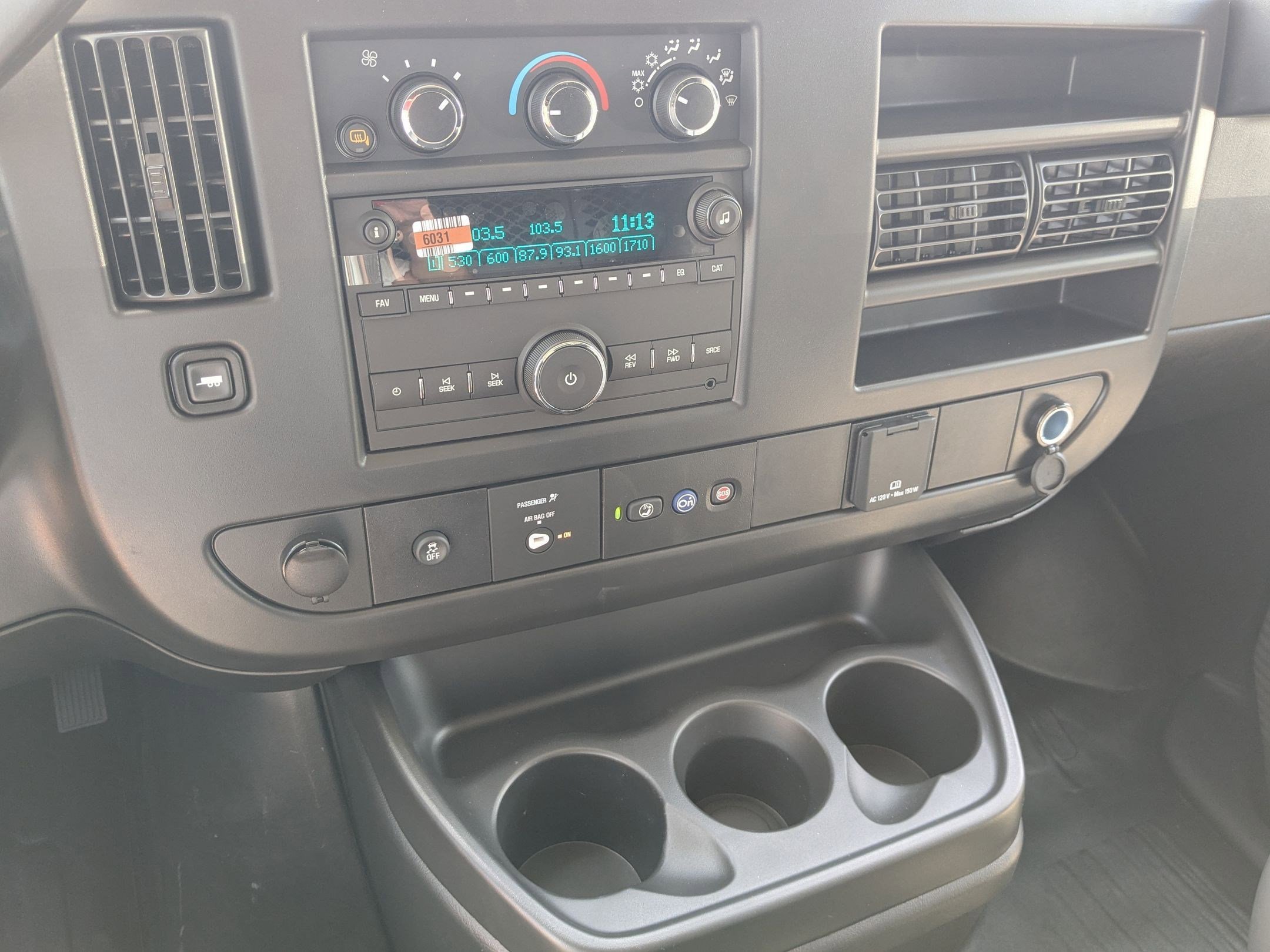 2025 GMC Savana Cargo Work Van - Photo 10