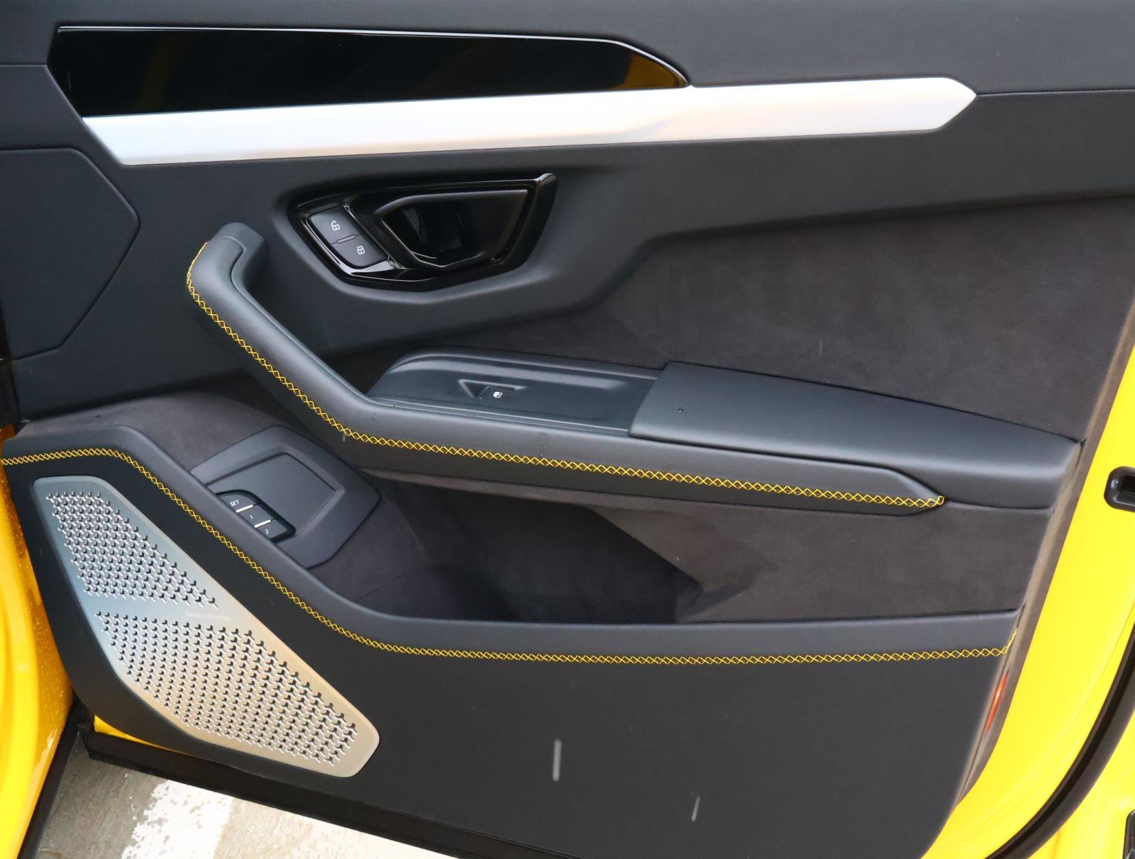 2025 Lamborghini Urus SE - Photo 16