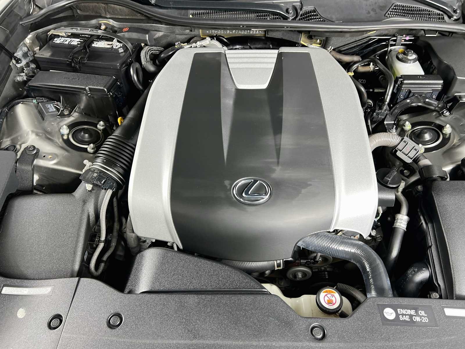 Used 2018 Atomic Silver Lexus  image 31