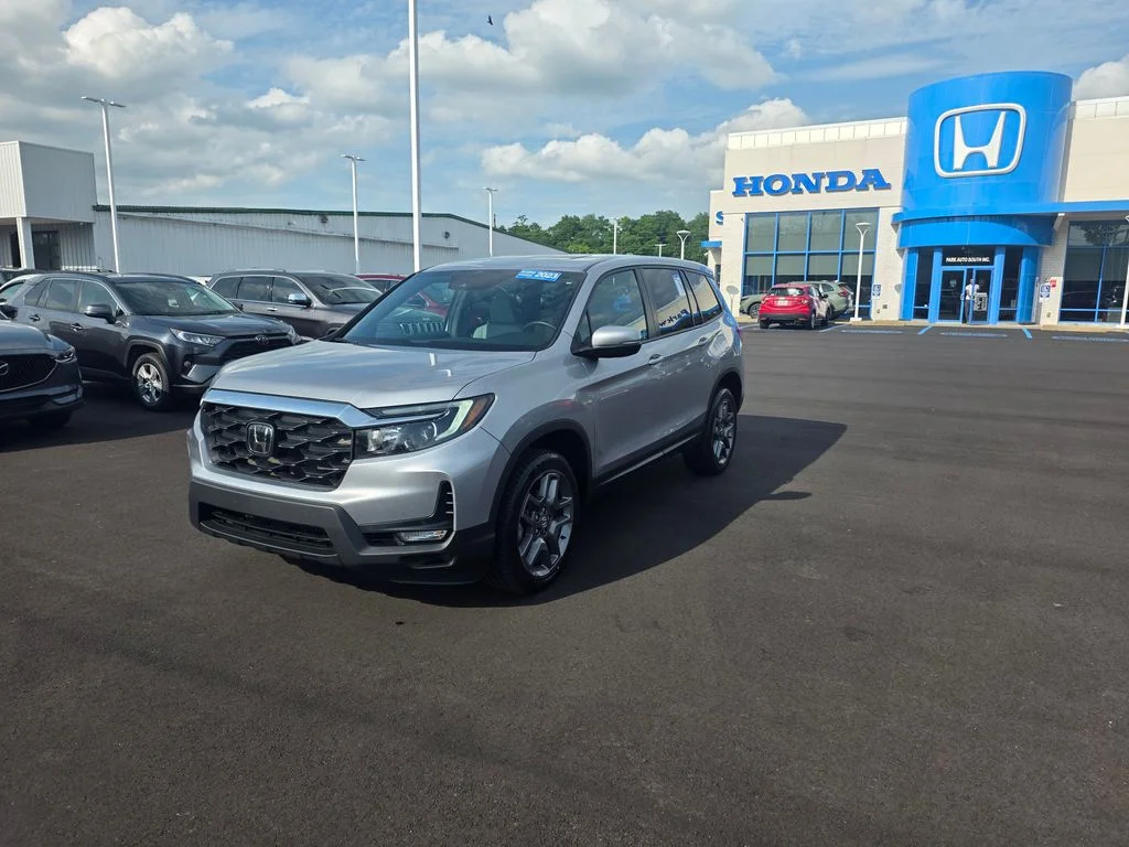 Certified Used 2023 Lunar Silver Metallic Honda EX-L image 7
