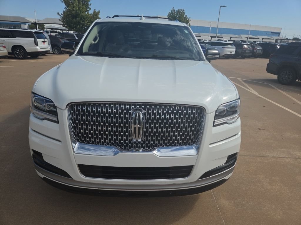 Used 2022 White Lincoln Reserve image 2