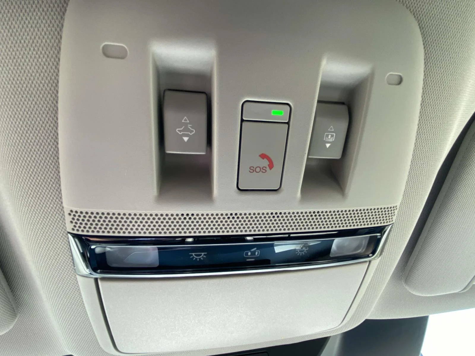 Used 2026 Champagne Silver Metallic Nissan Platinum image 27