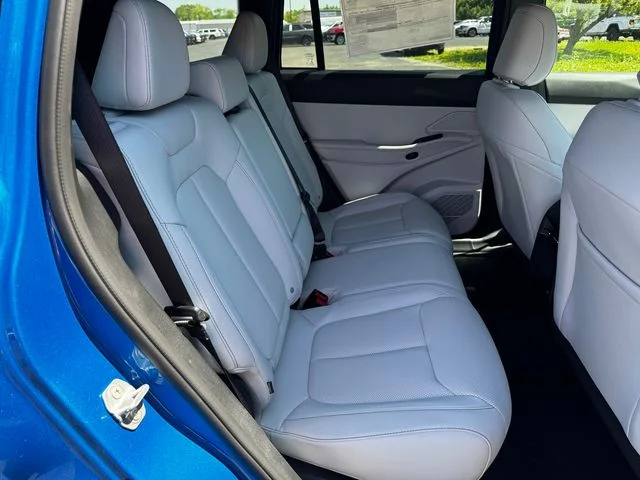 New 2026 Hydro Blue Pearl-Coat Exterior Paint Jeep Limited image 16