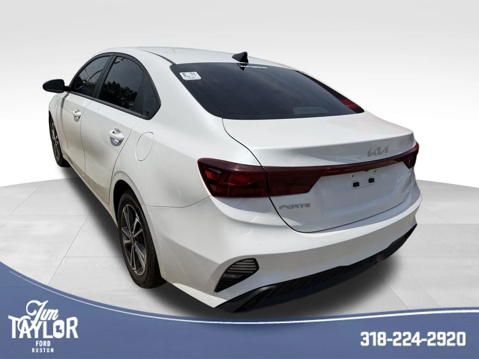 Used 2023 Snow White Pearl Kia LXS image 40