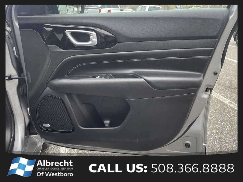 Used 2023 Silver Jeep Limited image 21